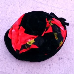 Vintage 1930s adorable black velvet ladies hat with floral accent and bow